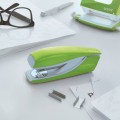 Zszywacz Leitz średni New NeXXt WOW, do 30 kartek, zielony