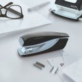 Zszywacz Leitz średni New NeXXt WOW, do 30 kartek, czarny