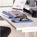 Podkładka przed klawiaturę Fellowes PlushTouch™, niebieska